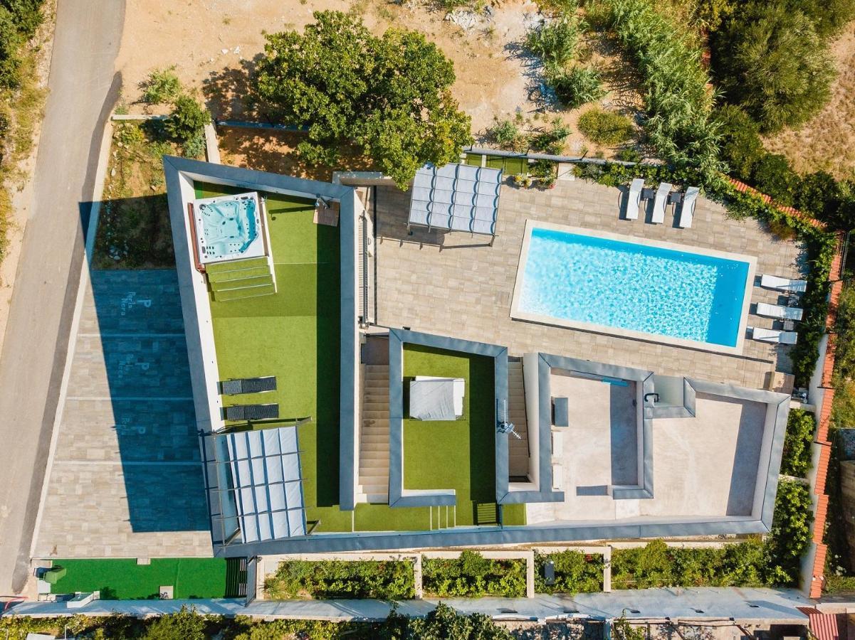 Perla Nera Heated Pool & Sauna Stan Trigraci 外观 照片